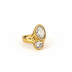 ALIÉA Astrid statement-ring i 18K guld med to klare krystaller og organisk design i rustfrit stål