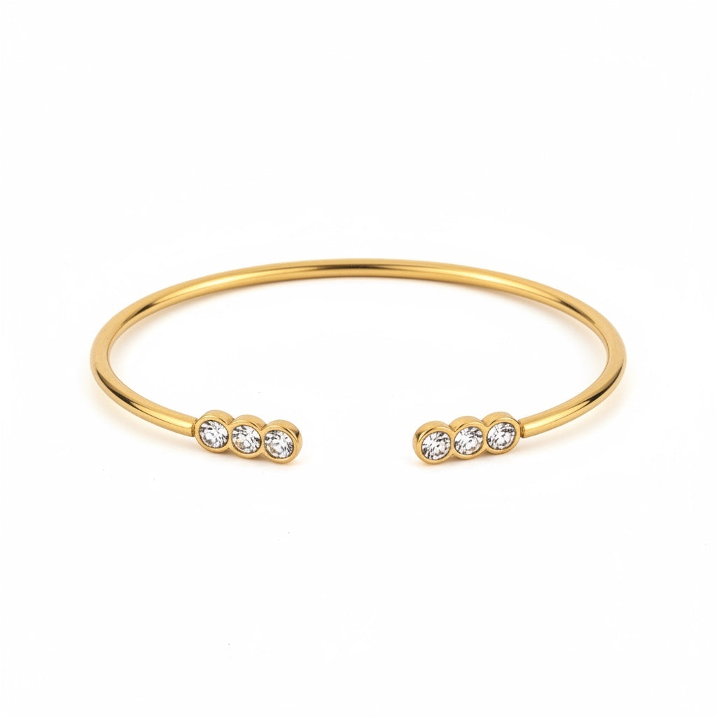 ALIÉA Aurelia armbånd i 18K guldbelagt stål med fine zirkonia-sten i åbent design