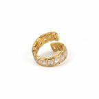ALIÉA Bella ring i 18K forgyldt stål med rektangulære zirkoner i et åbent, justerbart og elegant design.
