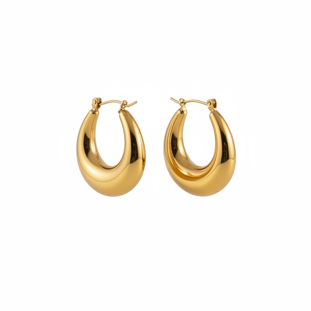 ALIÉA Lia Drops øreringe i 18K guldbelagt rustfrit stål med et moderne, fyldigt dråbedesign og spejlblank finish.