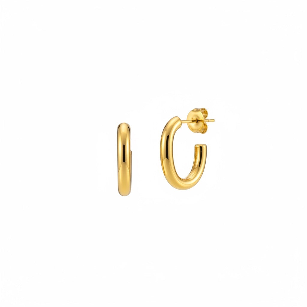 ALIÉA Maya øreringe i 18K guldforgyldt rustfrit stål med et minimalistisk ovalt hoop-design og poleret finish.