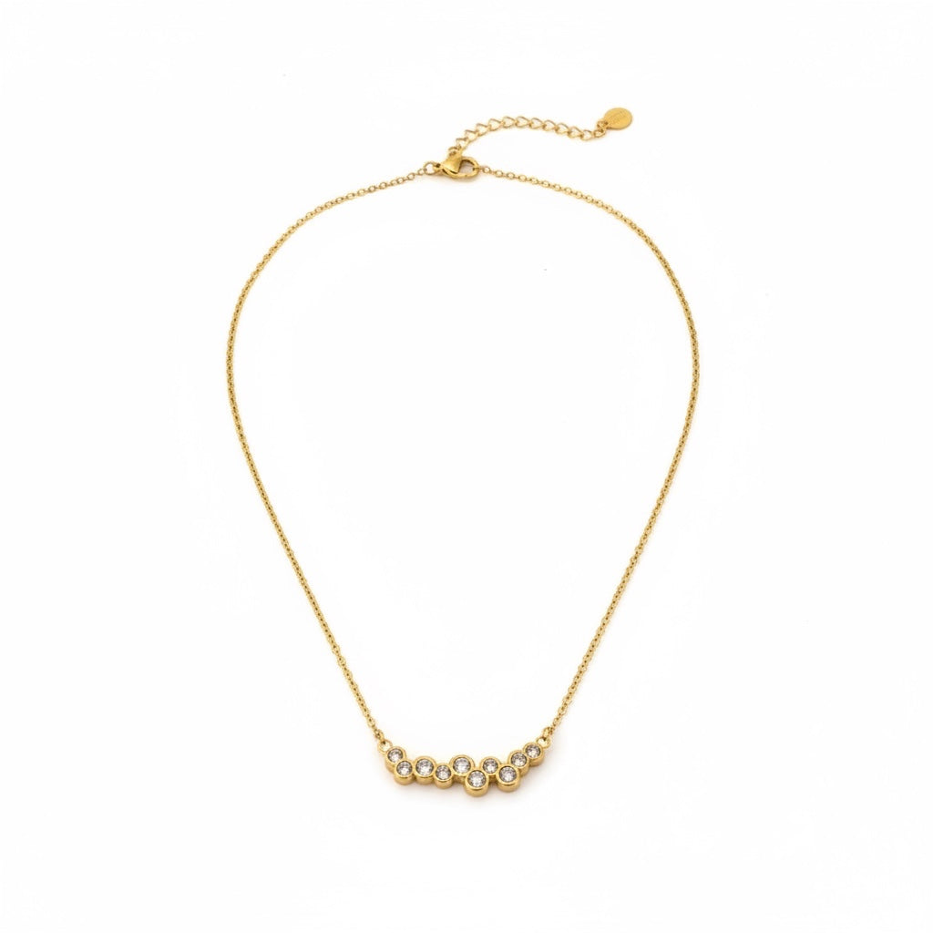 ALIÉA Olivia halskæde i 18K guldbelagt rustfrit stål med funklende zirkonia-sten i et elegant og tidløst design.